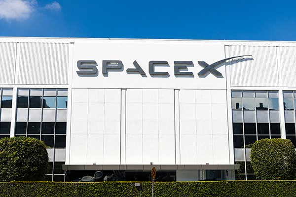 SpaceX demanda a comisión de California por no permitir más lanzamientos de cohetes