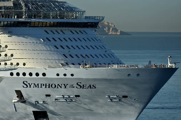 Royal Caribbean enfrenta demanda tras hallazgo de cámaras secretas en uno de sus cruceros
