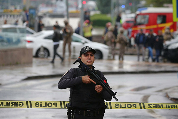 Ataque terrorista en empresa de defensa turca deja al menos 4 muertos