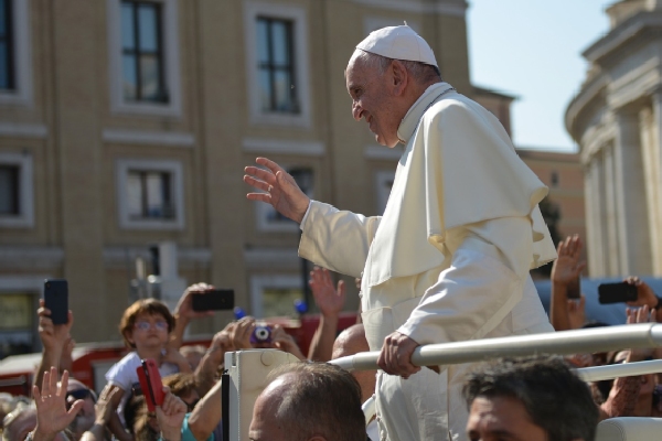 Papa Francisco anuncia recorte salarial a cardenales ante déficit financiero de la Santa Sede