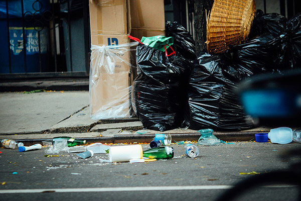 Las calles de Marsella acumulan 600 toneladas de basura tras huelga de recolectores