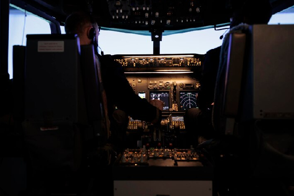 Un ganso rompe el parabrisas de un Boeing canadiense durante el vuelo