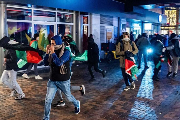 Así fueron los violentos ataques contra aficionados israelíes en Ámsterdam