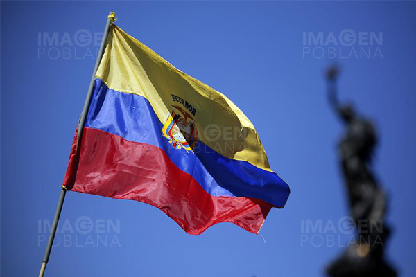 Suspenden por 150 días a vicepresidenta de Ecuador por supuesto "abandono del cargo"