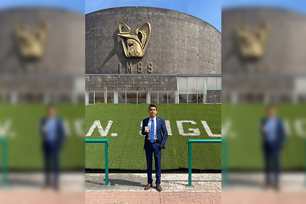 Pasante de Medicina del Complejo Regional Nororiental gana el Premio a la Excelencia Académica 2024