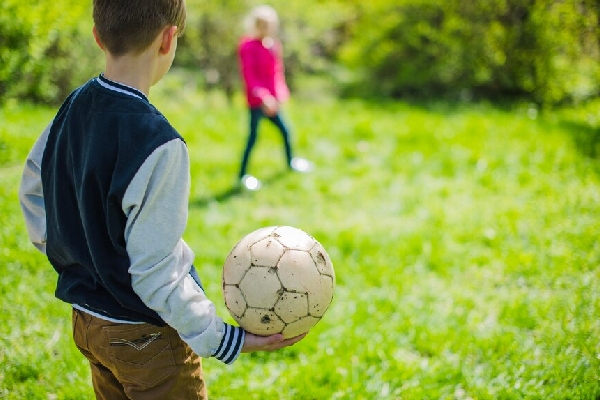 En pleno parque, un niño apuñaló a otro porque se negó a jugar con él