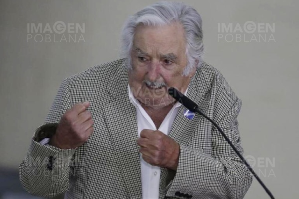 Petro condecorará a Mujica con la distinción civil más importante de Colombia