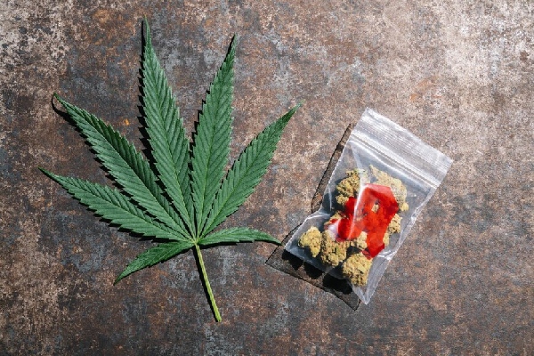Exparticipante de un reality de Netflix pretendía ingresar 40 kilos de marihuana a Reino Unido