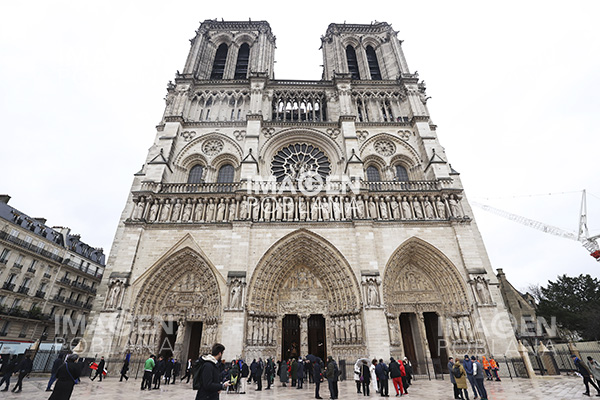 Ministra saliente de Cultura de Francia pretende imponer entrada de pago en Notre Dame