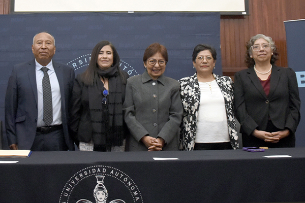 Lilia Cedillo toma protesta a nueva directora de la Facultad de Lenguas