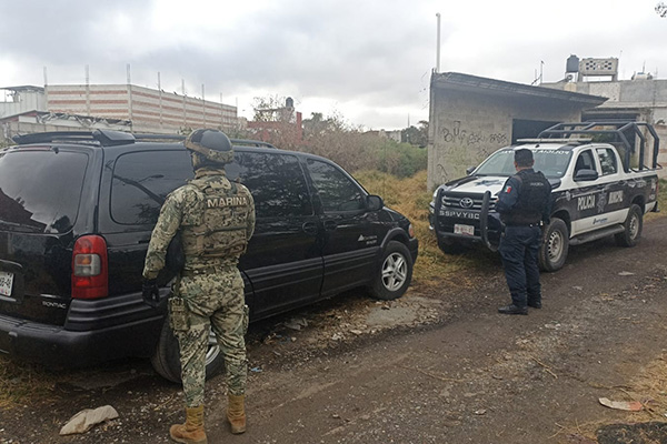 Autoridades detienen a tres sujetos vinculados con el robo de vehículos