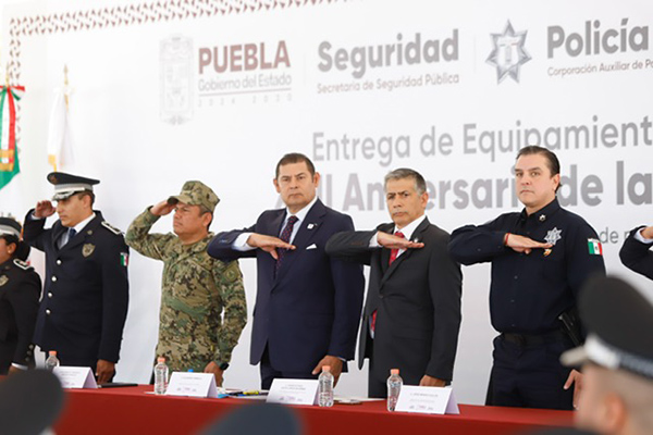 Vivienda y mejores prestaciones para la policía auxiliar y estatal: Armenta