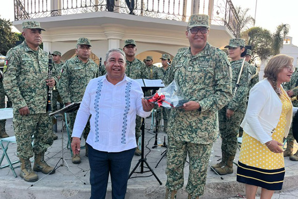 Amozoc recibe a la Banda de Música de la Sexta Región Militar en el zócalo