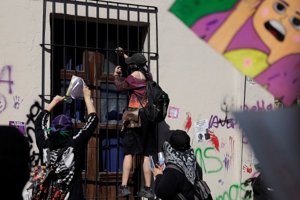 FGE lamenta violencia y vandalismo en el 8M