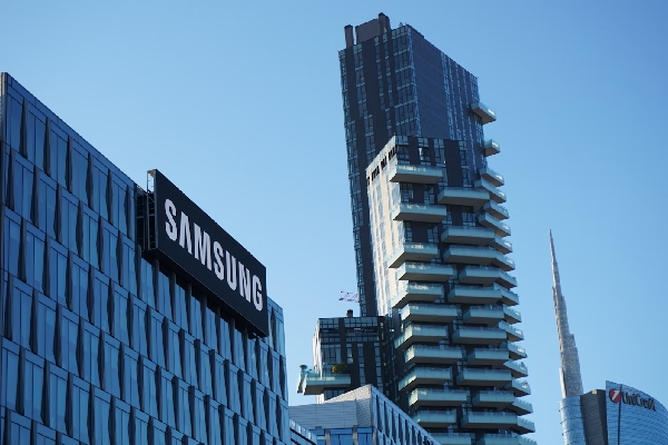 A causa de los aranceles de EU, Samsung suspende el traslado de producción a México