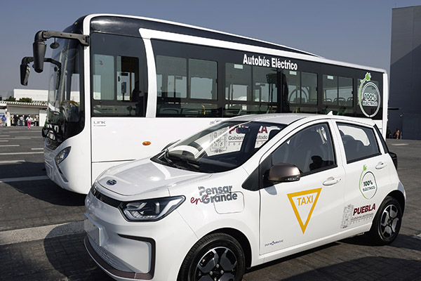 Armenta apuesta por la modernización del transporte público con nuevas unidades
