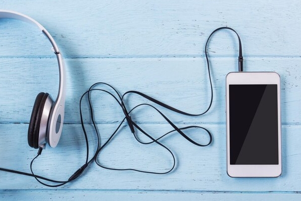 ¿Usas auriculares con cable? Hackers podrían escuchar tus conversaciones