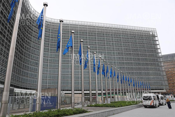 Francia advierte que respuesta de UE a aranceles de EU podría ir más allá de lo aduanero