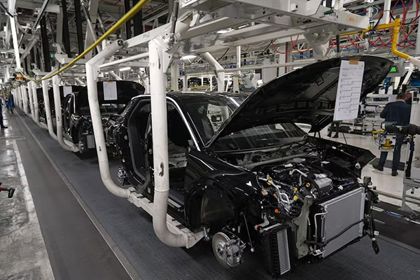 Empresa automotriz Stellantis suspende operaciones en México