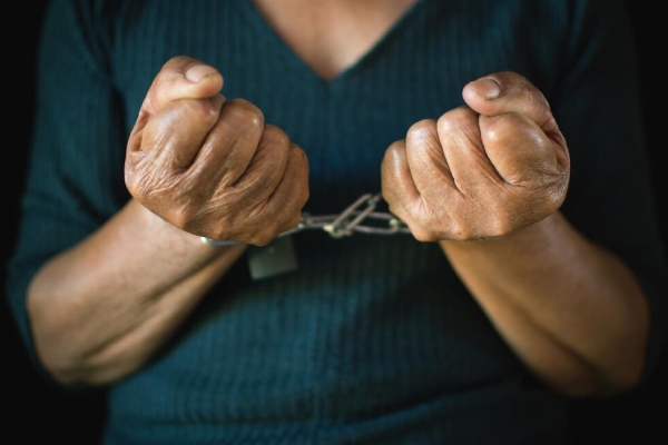 ¿Reciben los ancianos las mismas penas que los jóvenes al cometer un delito?