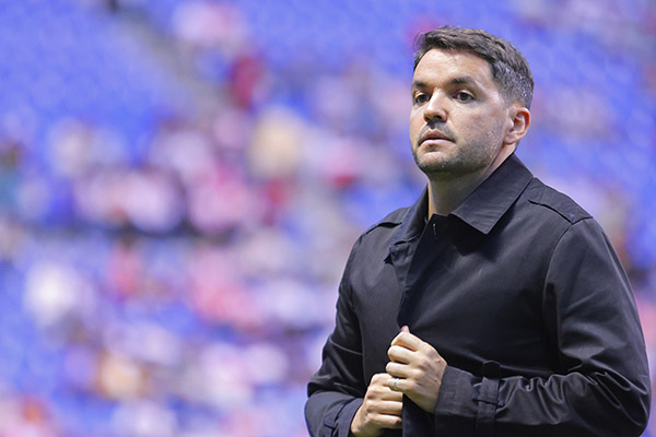 Nicolás Larcamón rechazó a Chivas y se quedará en Necaxa