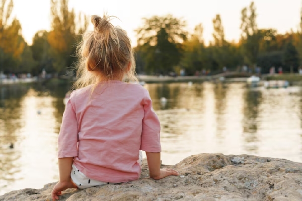 Un juego que salió mal: una niña murió al quedar atrapada en un barril