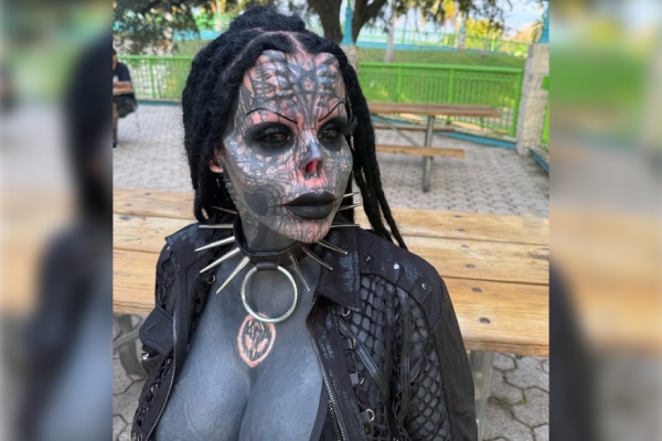 Toxii Danielle, la tatuadora que llevó las modificaciones corporales al límite