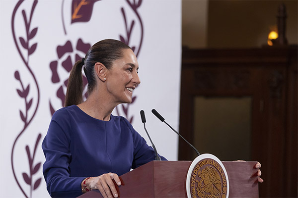 Sheinbaum felicita al papa León XIV y coincide en su llamado por la paz mundial