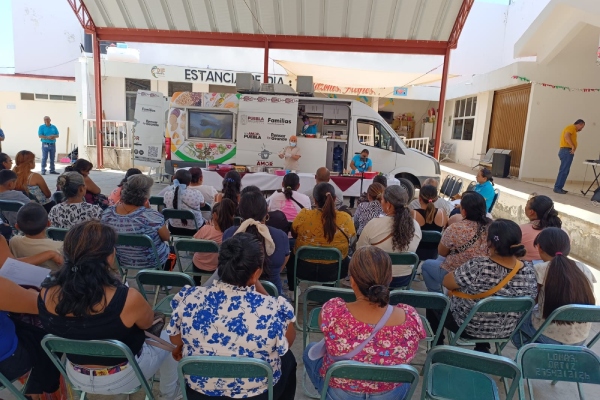 Unidad Móvil SEDIF continúa con ruta de capacitación en manejo de alimentos