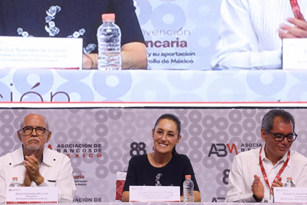 En su primera Convención Bancaria, Sheinbaum se lanza contra los bancos