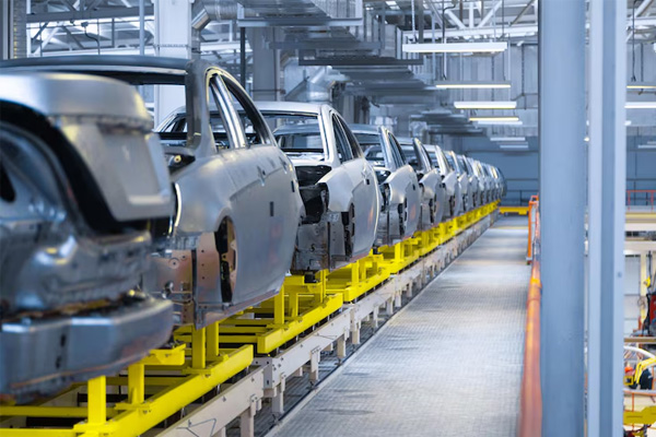 Producción mexicana de automóviles cae 9 % en abril