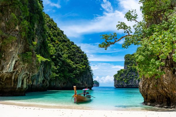 ¿Conviene reservar paquetes de viajes o comprar vuelo y hotel por separado?