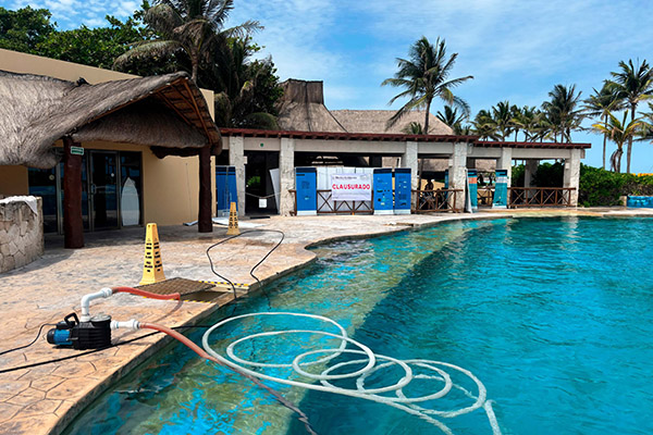 Después de un año de denuncias, Profepa clausura el delfinario del Hotel Barceló