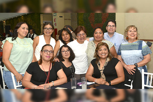 Docentes libran batallas en las aulas para formar buenos profesionistas: Lilia Cedillo