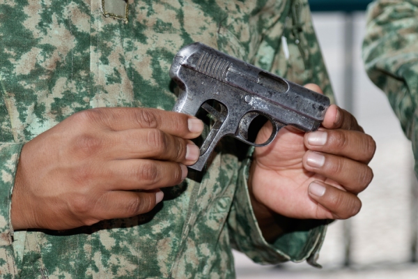 ¿Cuánto vale un arma sin usar? Para estos poblanos, menos que la vida de su familia