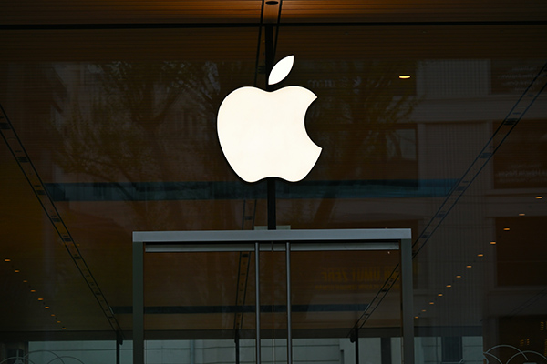 Trump exhorta a Apple dejar de construir plantas en la India