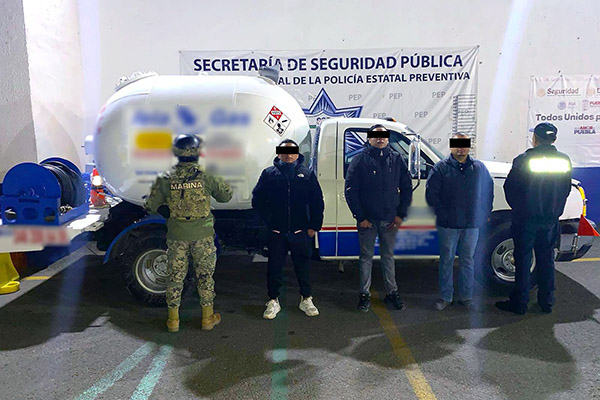 Aseguran pipa huachicolera en la México-Puebla; hay tres detenidos