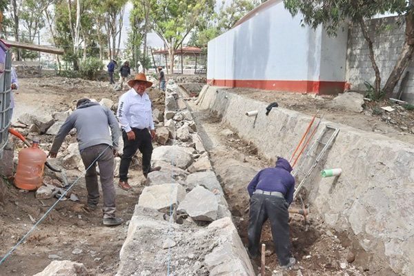 Supervisa Severiano de la Rosa construcción del segundo colector pluvial en la colonia La Preciosa