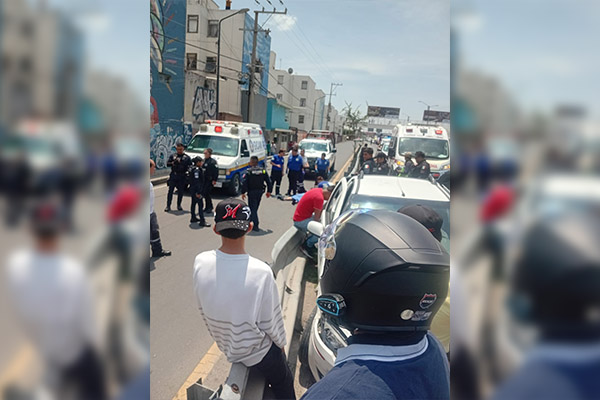 Mortal impacto: motociclista sale proyectado tras chocar con vagoneta