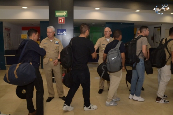 Regresan a México cadetes del Buque Cuauhtémoc tras trágico choque en Nueva York