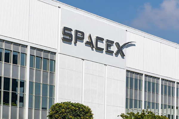 SpaceX no tiene planes de incursionar en la producción de armas, según Musk