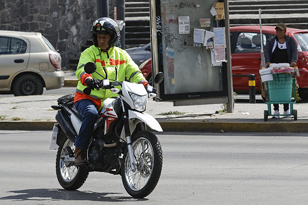 Chalecos con placas para motociclistas, la apuesta del gobierno por la seguridad