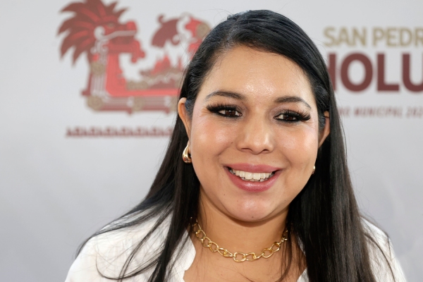 Tonantzin Fernández entrega apoyos en San Pedro Cholula