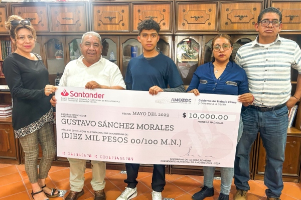 Severiano de la Rosa apoya a joven talento en competencia nacional de Química