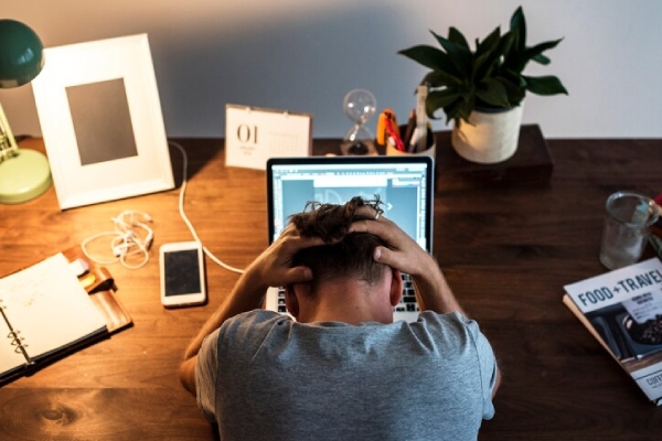 Millennials, la generación del agotamiento: ¿por qué están tan cansados?