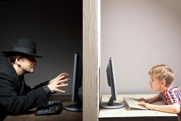 Más de 40 % de los menores en el mundo recibe mensajes sexuales por internet