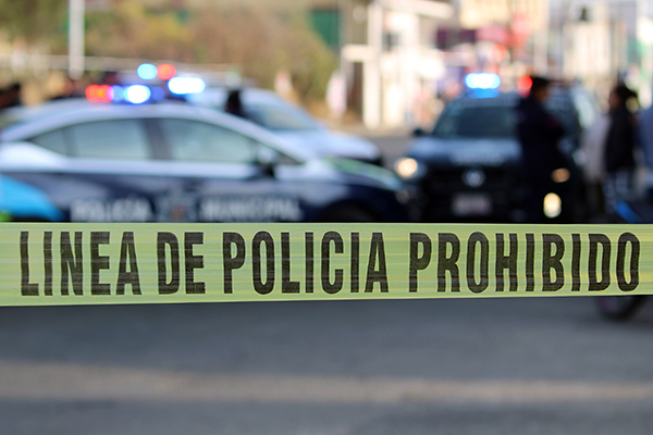 Violento intento de linchamiento deja policías heridos y patrullas vandalizadas