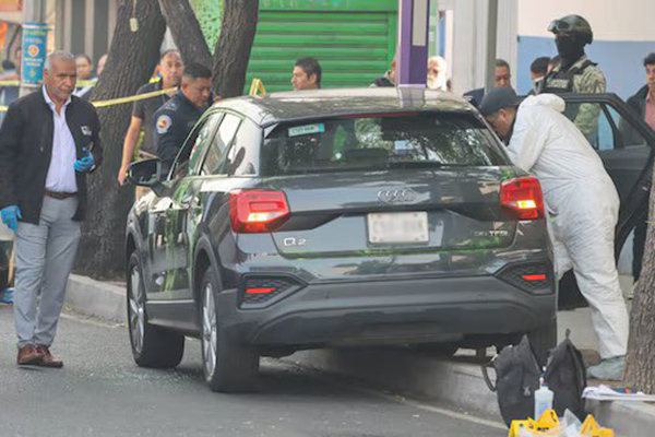 Investigan a dos policías por irregularidades en caso del homicidio de funcionarios en CDMX
