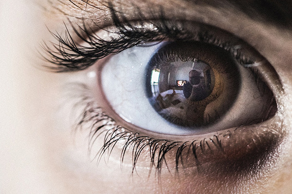 ¿Ver con los ojos cerrados? Científicos lo hacen posible con lentes infrarrojos