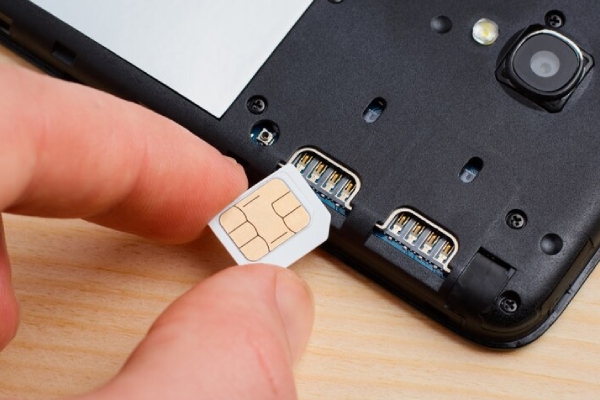 ¿Vas a comprar un chip? Pronto necesitarás CURP e identificación oficial